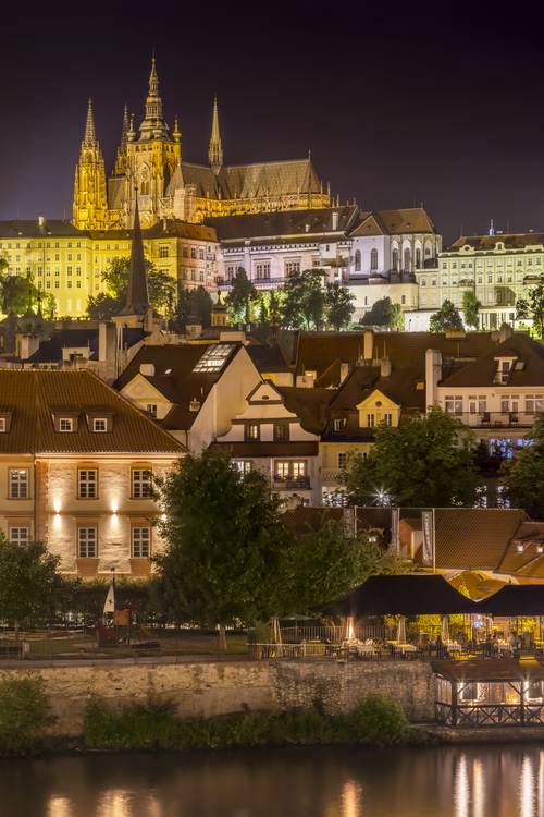 Il Castello di Praga e la Cattedrale di San Vito di notte a Melanie Viola