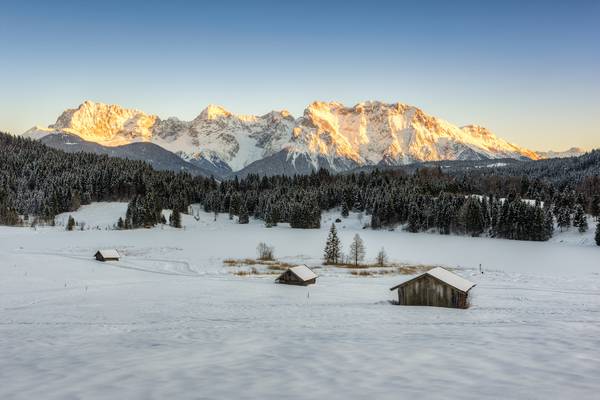 Alpenglühen am Karwendel im Winter a Michael Valjak