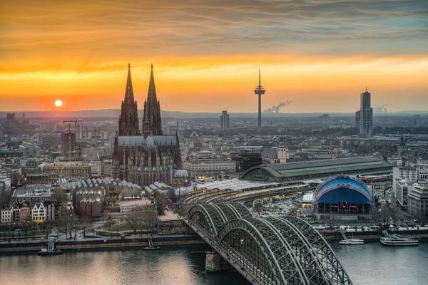 Blick über Köln bei Sonnenuntergang a Michael Valjak