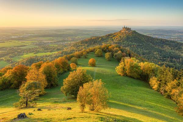 Blick vom Zeller Horn zur Burg Hohenzollern im Herbst a Michael Valjak
