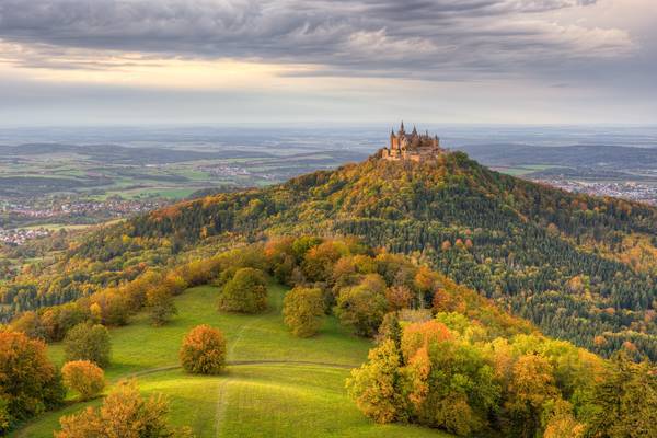 Burg Hohenzollern im Herbst a Michael Valjak
