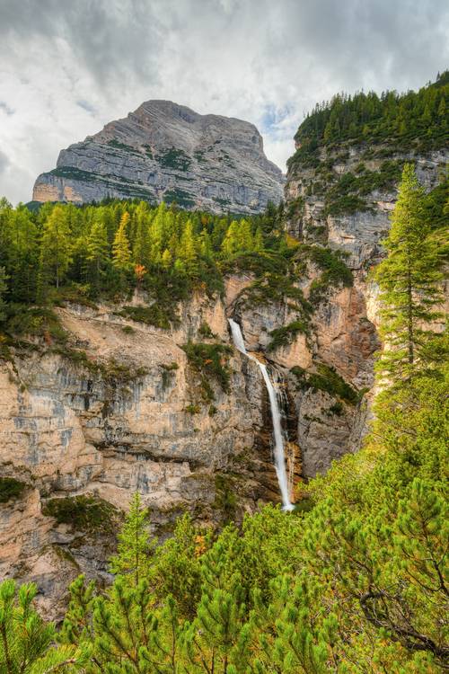 Cascate di Fanes Wasserfall in den Dolomiten a Michael Valjak