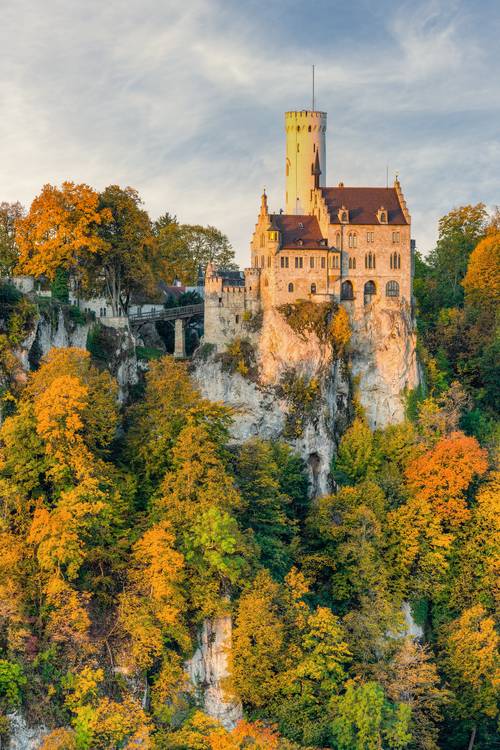 Schloss Lichtenstein im Herbst a Michael Valjak