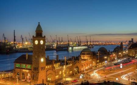 Hamburg St. Pauli Landungsbrücken