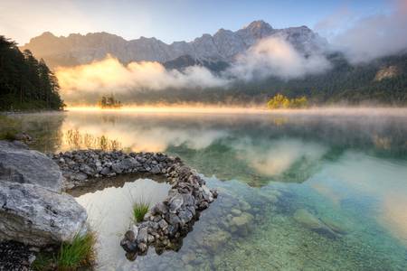 Herbstmorgen am Eibsee in Bayern