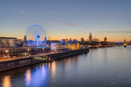 Kölner Skyline mit Riesenrad