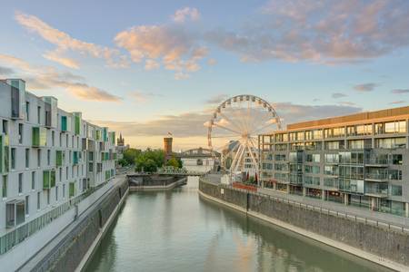 Riesenrad in Köln am Schokoladenmuseum im Rheinauhafen