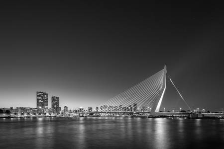 Rotterdam Skyline schwarz-weiß