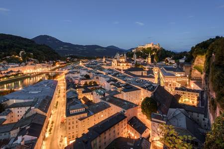 Salzburg in Österreich am Abend