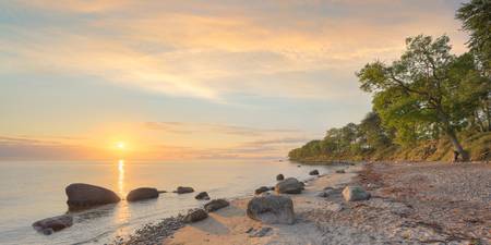 Steilküste Katharinenhof auf Fehmarn bei Sonnenaufgang Panorama