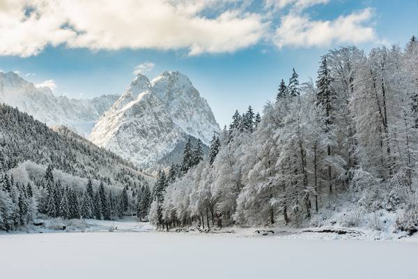 Winter am Rießersee bei Garmisch-Partenkirchen in Bayern a Michael Valjak