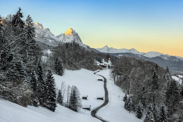 Winter in Wamberg bei Garmisch-Partenkirchen in Bayern a Michael Valjak