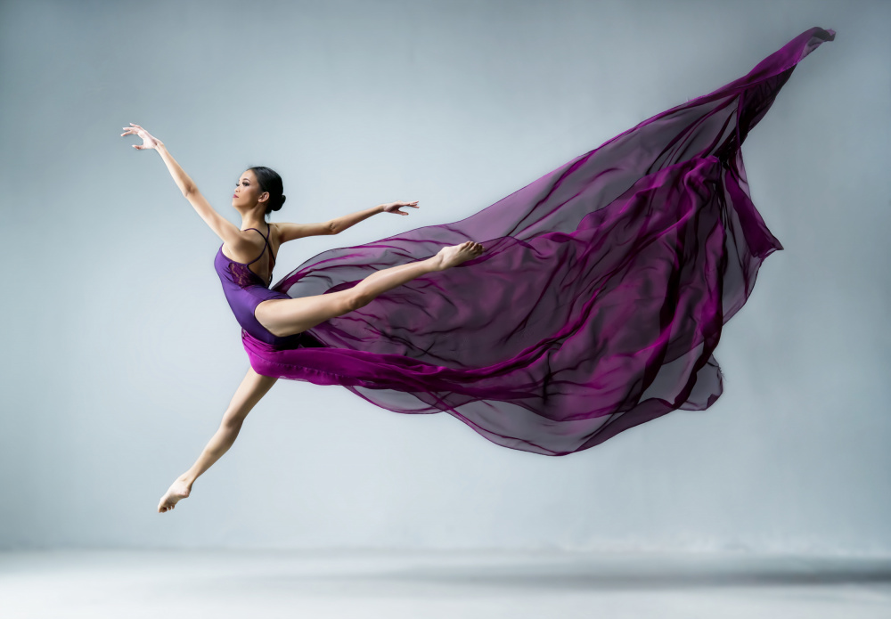 Dance in Purple a Mieke Suharini