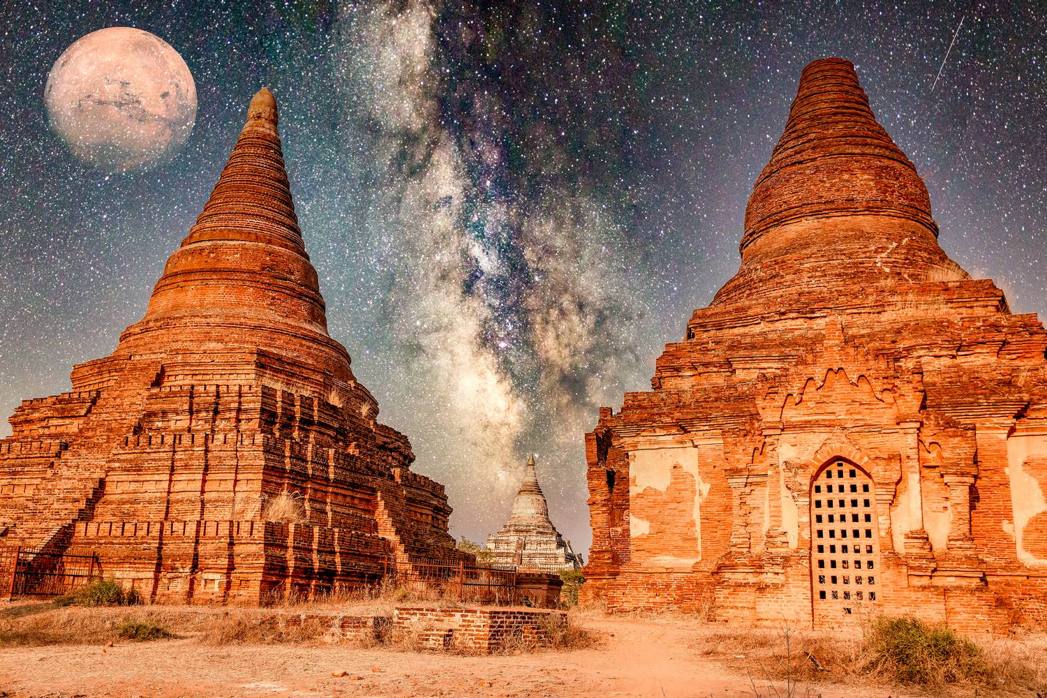 Myanmar in Space, Tempel, Himmel und Mond  a Miro May