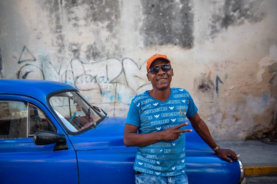 Blau in Blau in Havanna, Kuba a Miro May