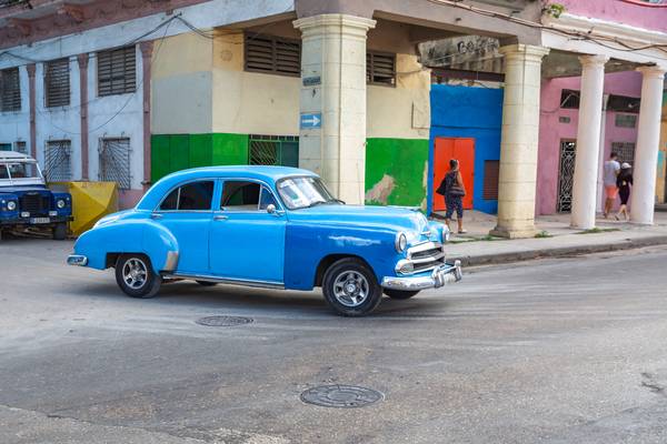 Blue Oldtimer in Havana, Cuba, Street in Havanna, Kuba. a Miro May