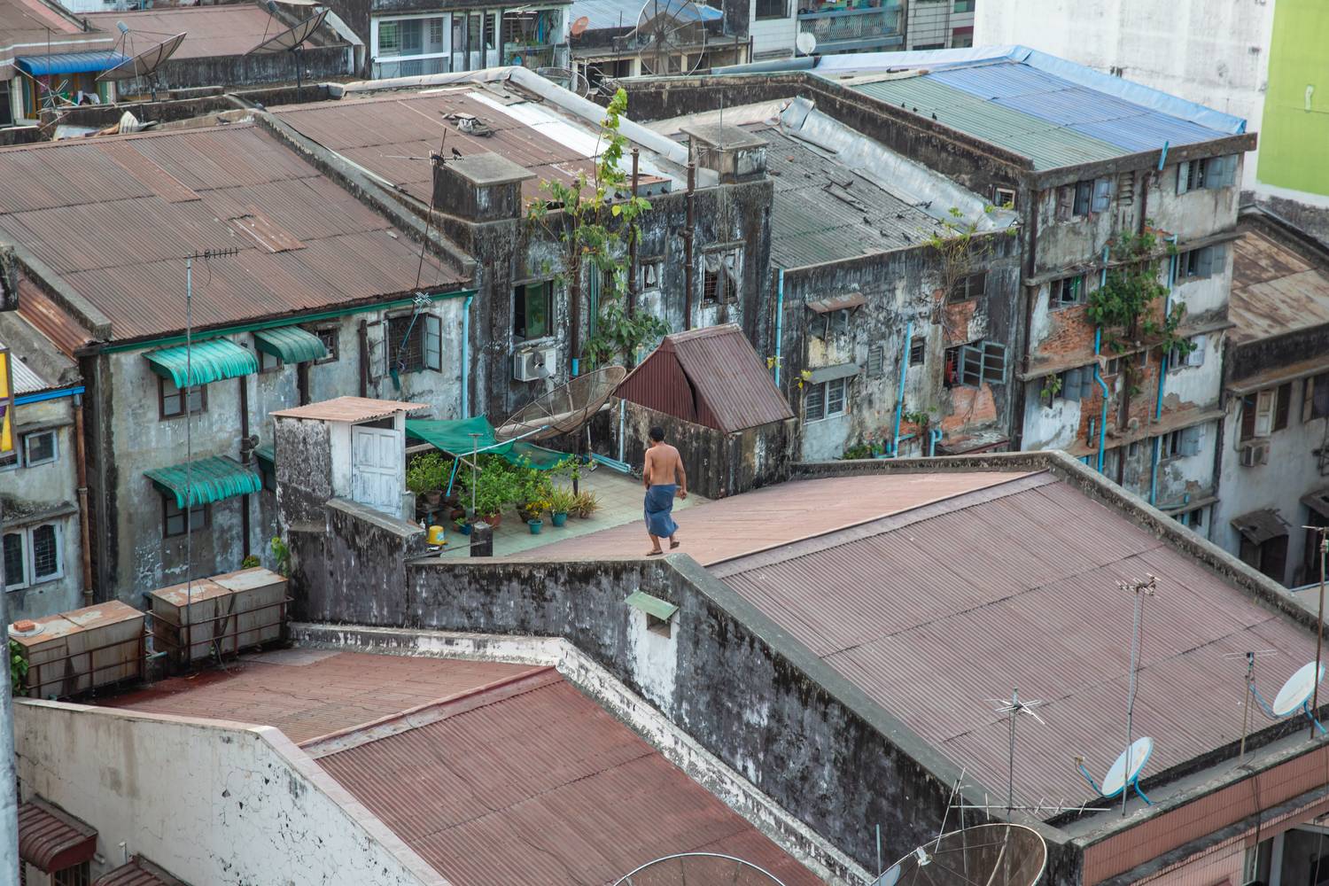 Leben auf dem Dach, Yangon (Rangun) Myanmar (Burma) a Miro May