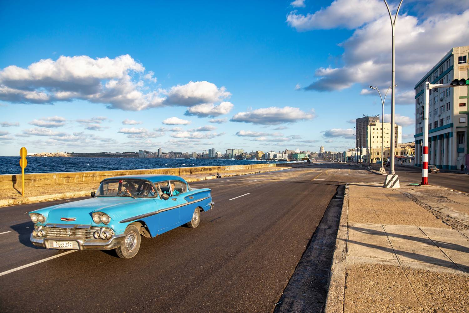 Oldtimer auf dem Malecon in Havana, Cuba a Miro May