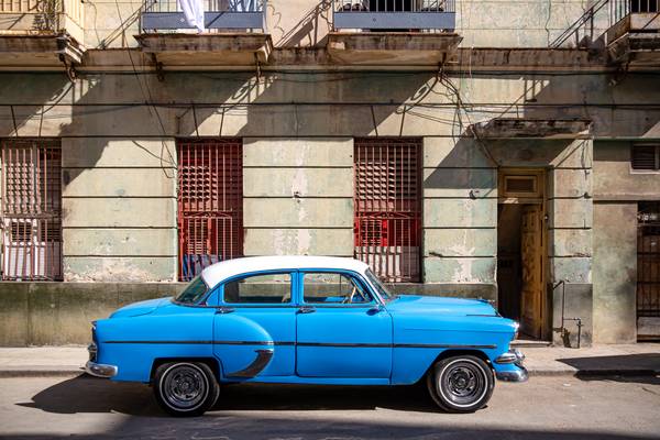 Oldtimer in light and shadow, Havana, Cuba. Havanna, Kuba a Miro May