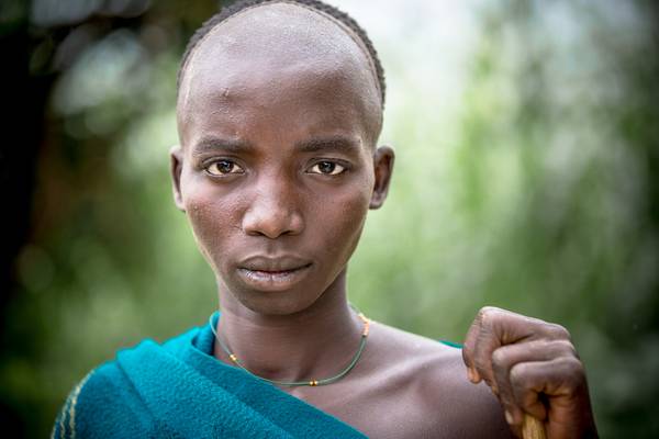 Porträt Krieger aus dem Suri / Surma Stamm in Omo Valley, Äthiopien, Afrika a Miro May