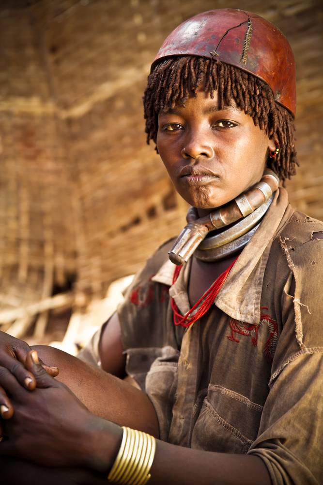 Portrait einer Frau aus dem Hamer Stamm in Omo Valley, Äthiopien, Afrika a Miro May