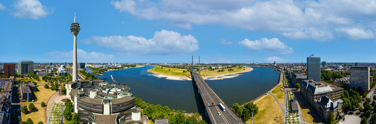 Rheinkniebrücke in Düsseldorf Panorama a Miro May