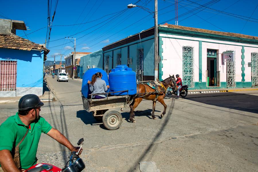 Straßenkreuzung in Trinidad, Cuba II a Miro May