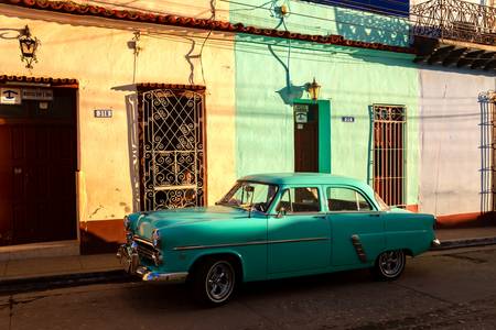Light and shadow in Trinidad, Cuba, Oldtimer Kuba