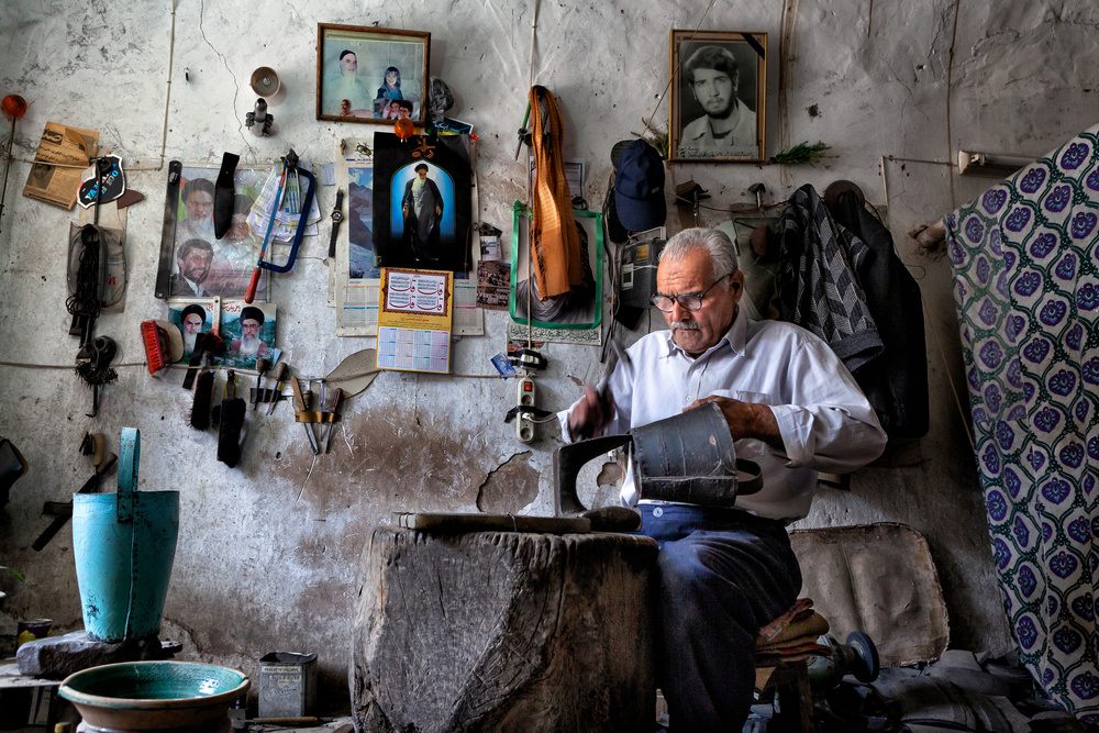 Bucket maker a Mohammadreza Momeni