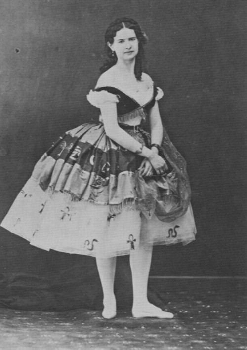 Portrait of Maria Surovshchikova-Petipa (1836-1882), prima ballerina of Petersburg Imperial Theatre  a Nadar