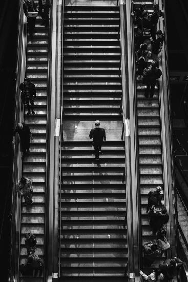 escalator vs stairs