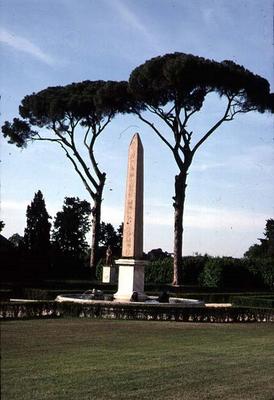 View of the garden, detail of the obelisk (photo) a 