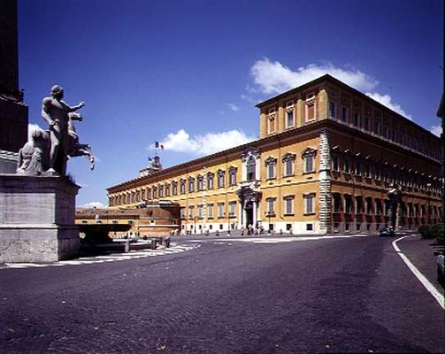 Lateral view of the facade, designed by Domenico Fontana (1543-1607) Carlo Montana (1556-1629) and B a 