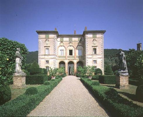 View of the facade, designed by Carlo Fontana (1634/38-1714) 1680 (photo) a 