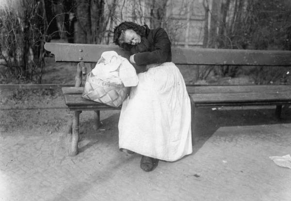 Old woman asleep on a Berlin park bench a 