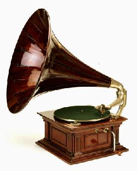 An His Master''s Voice Monarch Gramophone, With  Oak Case And Fluted Oak Horn, Circa 1911