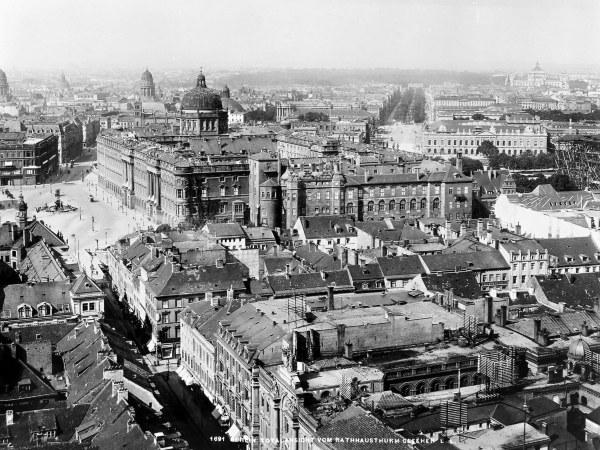 Berlin / Palace from Town Hall / Levy a 