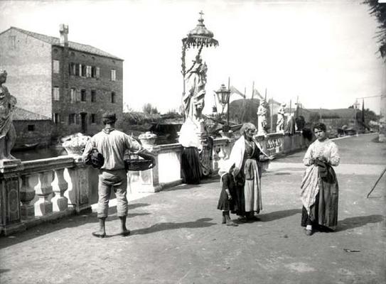 Beggars and Peasants, Chioggia (b/w photo) a 