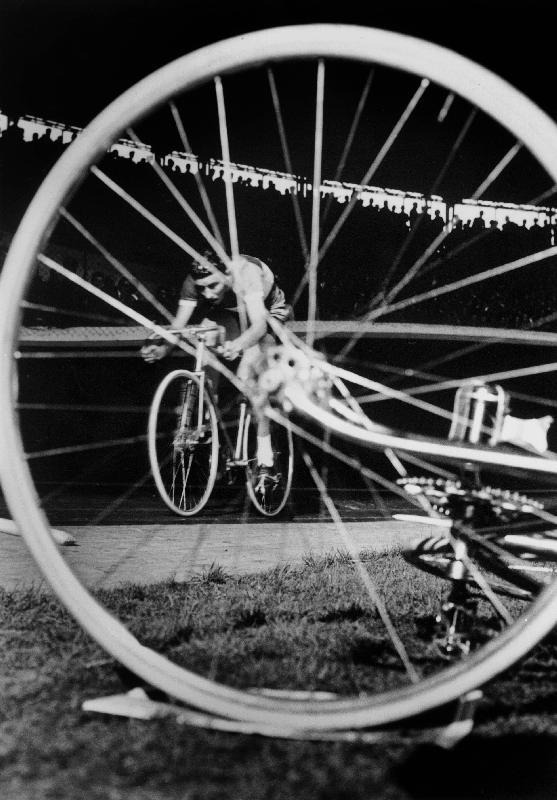 cyclist Jacques Anquetil failed in the attempt of breaking world record a 
