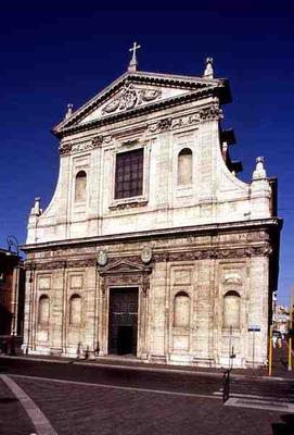 Church facade, rebuilt in 1587 (photo) a 