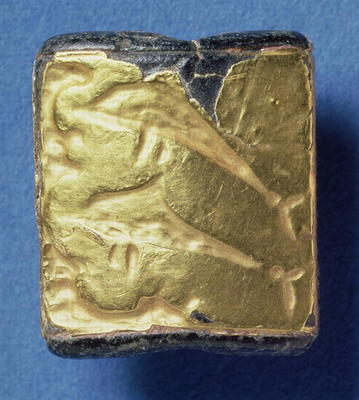 Dolphins Sealstone, Crete, Middle Minoan, c.1800-1700 BC (gold) a 