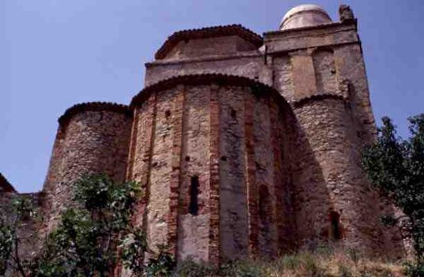 Exterior view of the apse (photo) a 