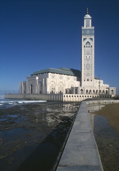 Hassan II Mosque, built 1986-93 (photo)  a 
