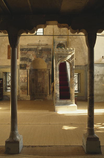 Interior view of Qutaish mosque (photo)  a 