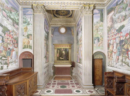 Interior of the Chapel, designed by Michelozzo Michelozzi (1396-1472), with frescos by Benozzo Gozzo a 