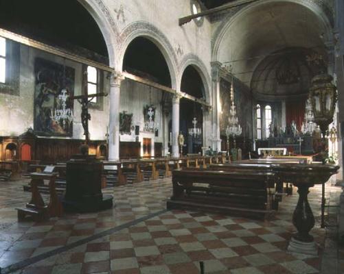Interior view of the choir and presbytery (photo) a 