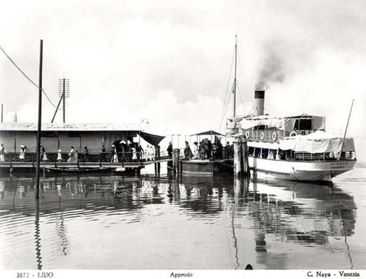 Landing-Stage, the Lido, c.1910 (b/w photo) a 