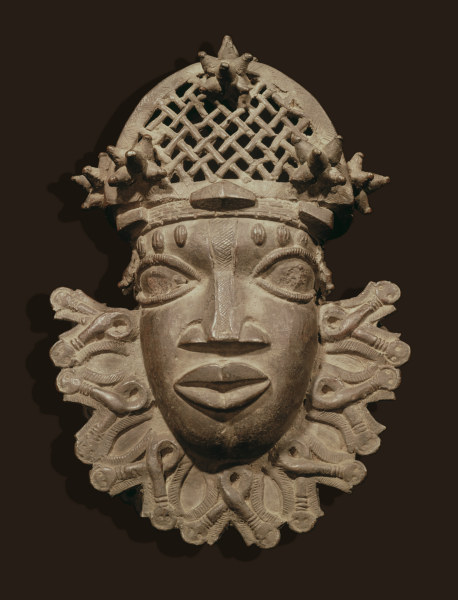 Mask Pendant, Benin, Nigeria / Bronze a 