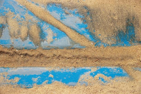Paint on wood with sand (photo)  a 