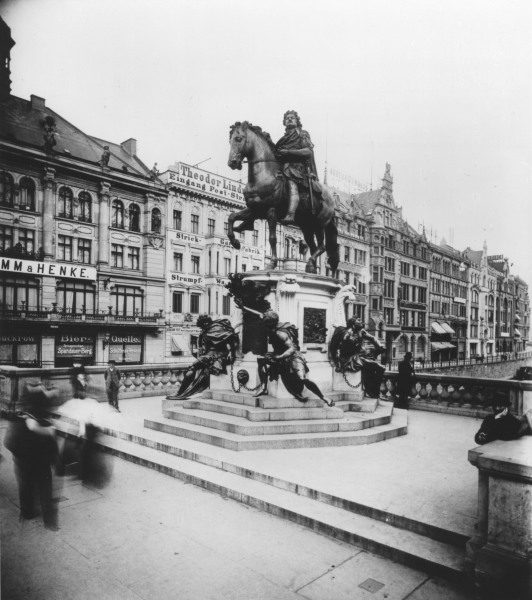 Reiterdenkmal Gr.Kurfürst/Foto Levy a 